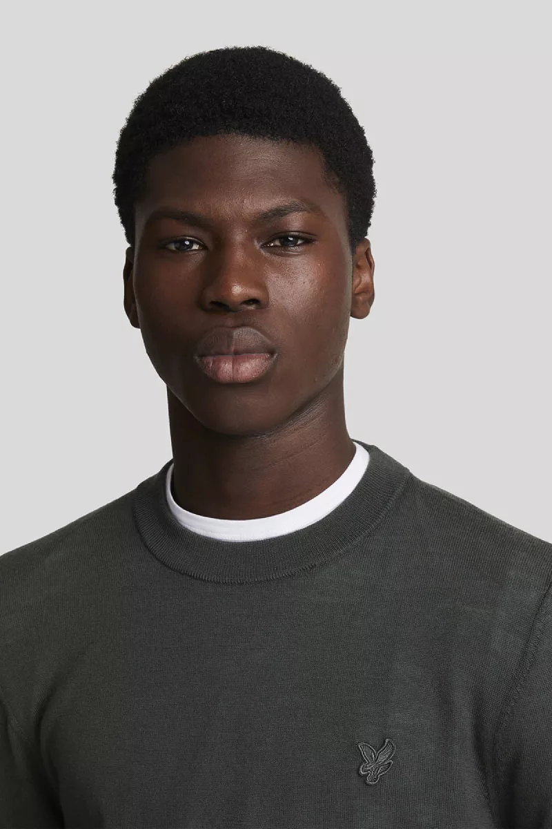 Lyle & Scott Tonal Eagle Merino Crew Neck Jumper 7 Lyle & Scott kn2121vc w635 gunmetal