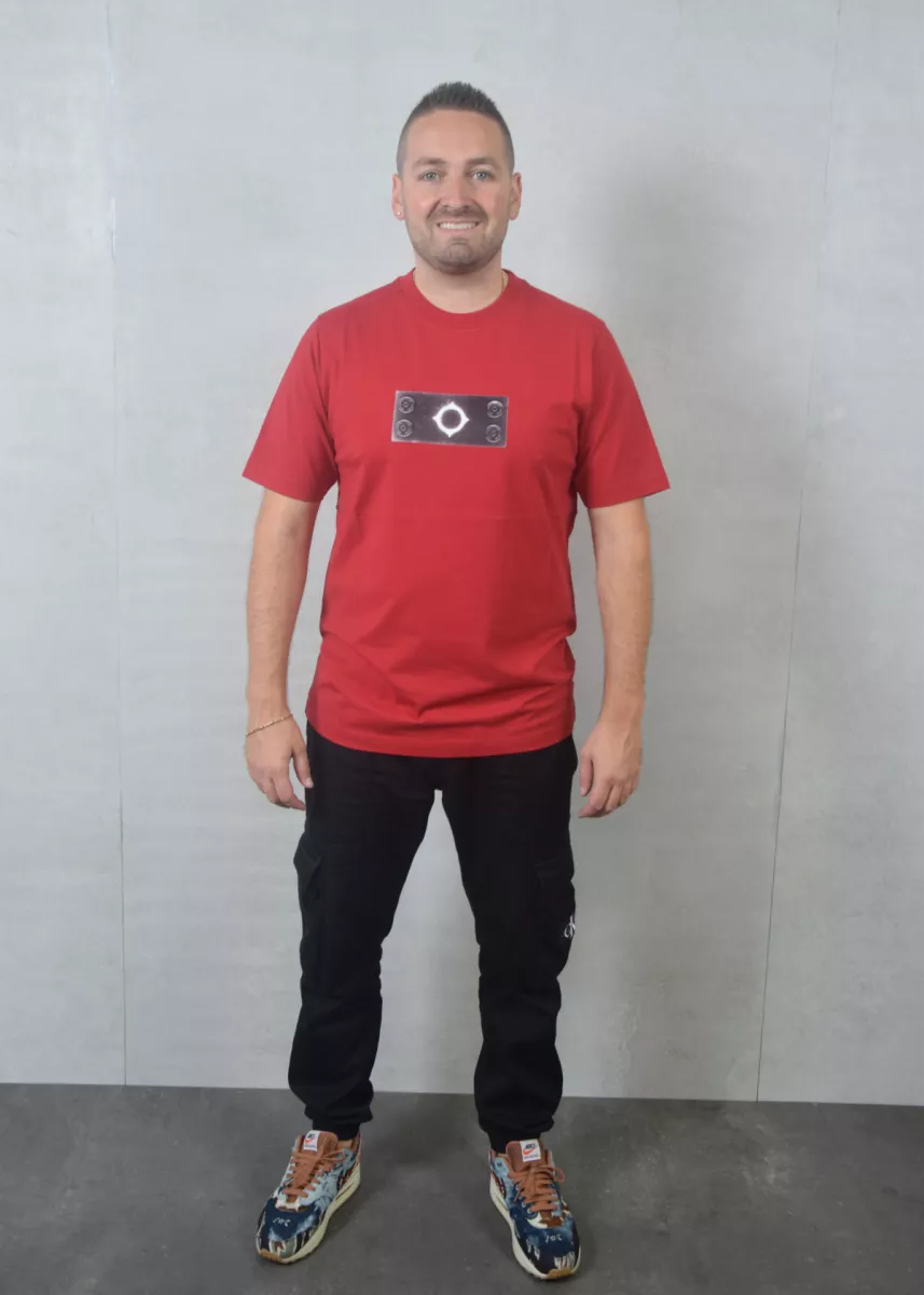 Ma.Strum Tromple Loeil Badge Tee 4 Ma.Strum mas8405 m534 carmine red