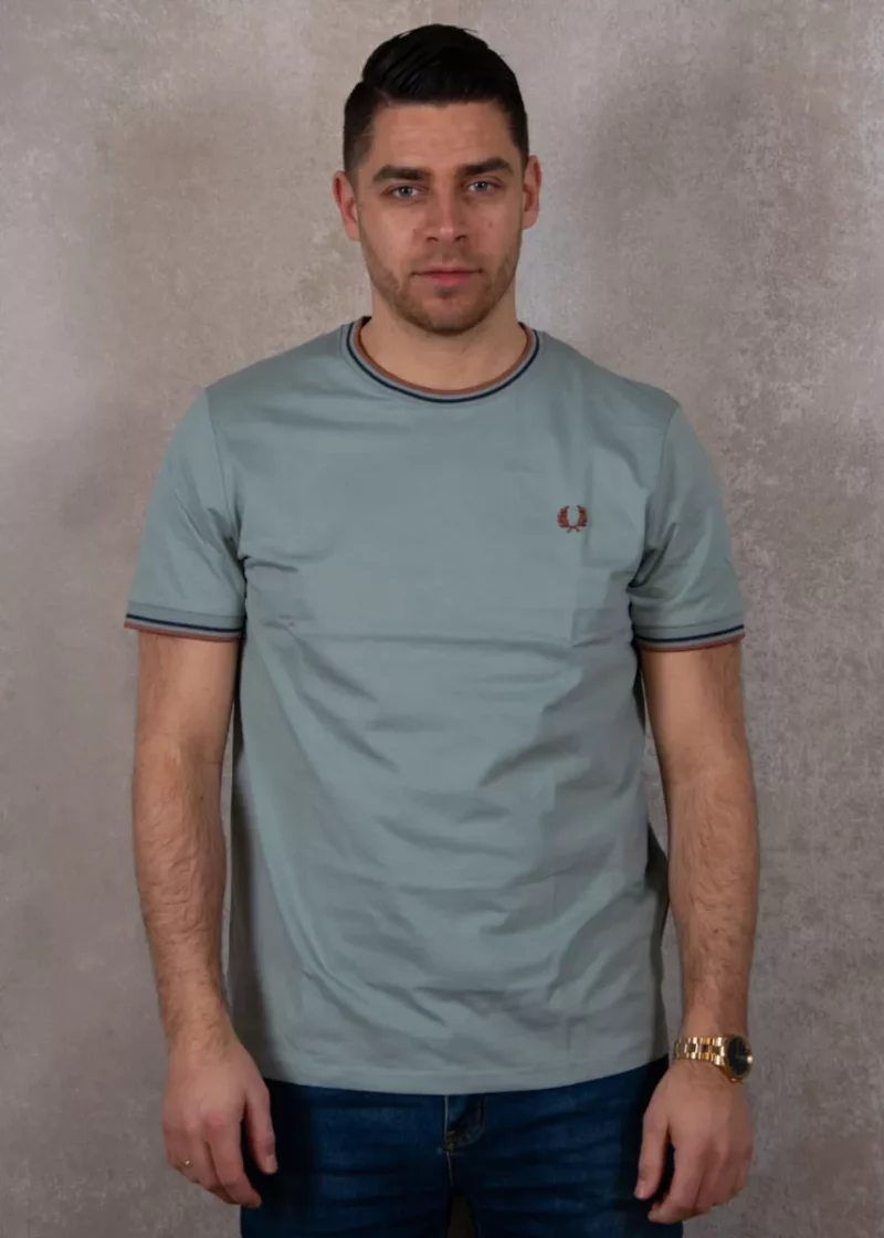 Fred Perry m1588 y26 slvrbl/tnsbl/cnm