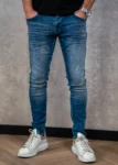 725823
