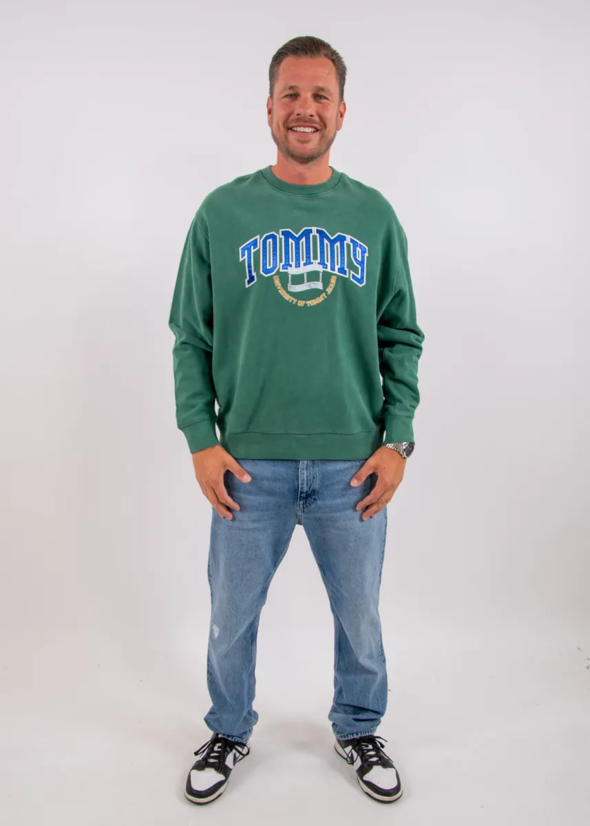 Tommy Jeans Rlx Varsity Crest Crewneck 5 Tommy Jeans dm0dm23578 mbm velvet green