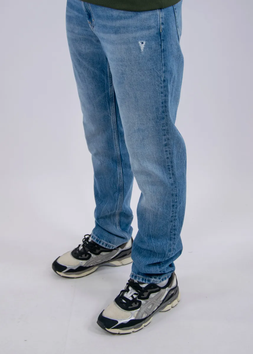 Tommy Jeans Ryan Slim Straight Fit Jeans DJ2035 5 Tommy Jeans dm0dm23685 1ab denim medium